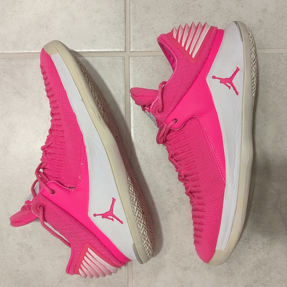 RARE Jordan 32 breast cancer awareness pink size 9